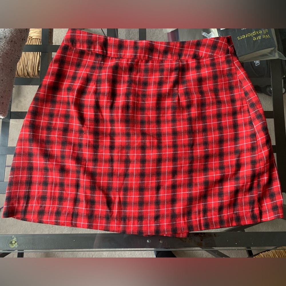 Red plaid skirt - Picture 8 of 11